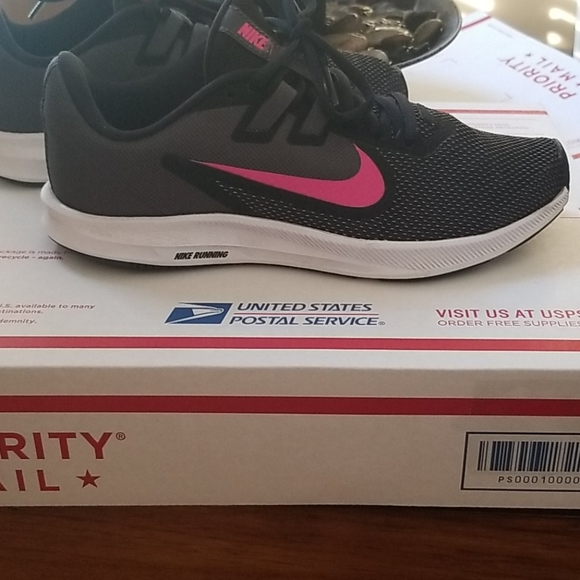 Nike Running shoes sz 6 EUC - Picture 3 of 9